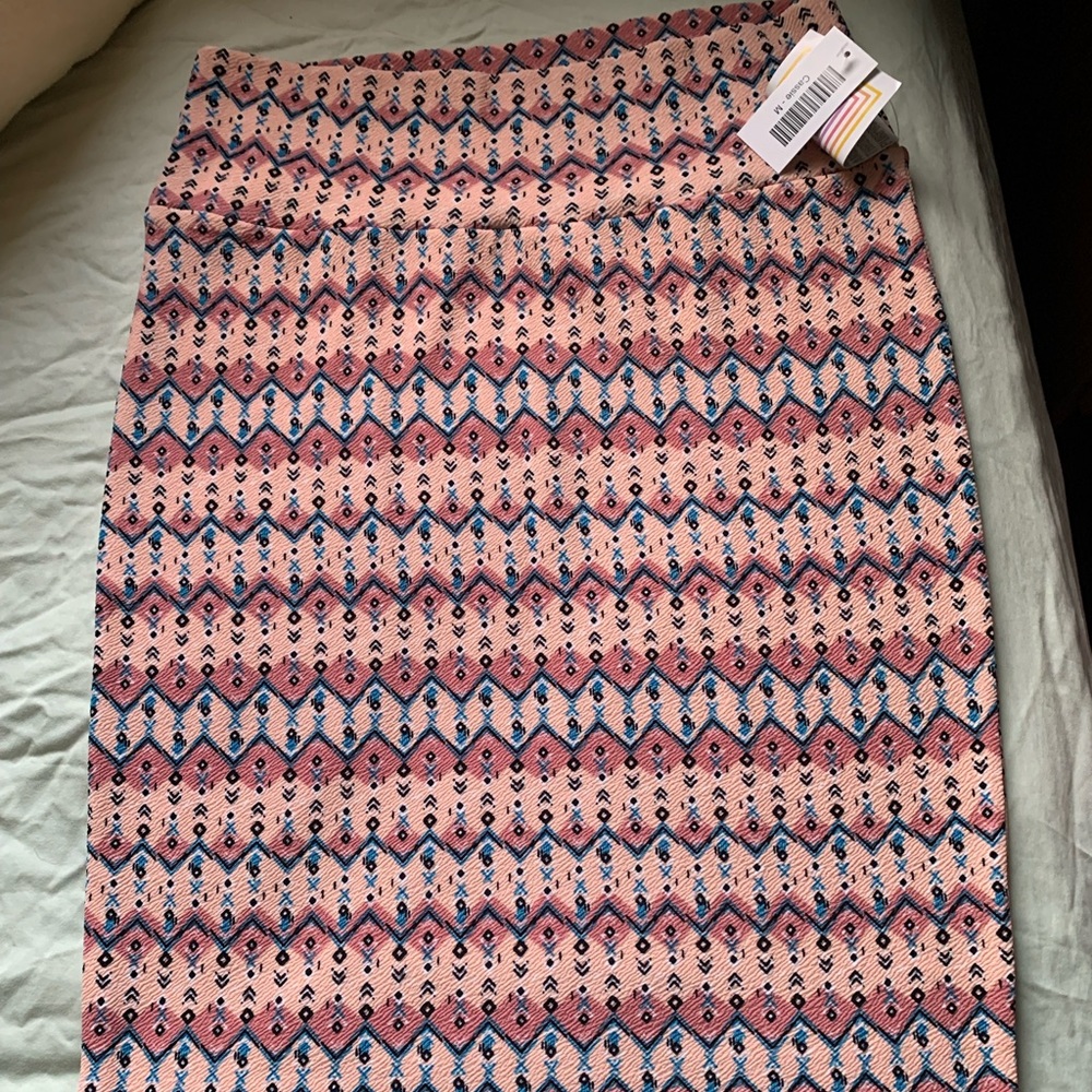 Lularoe medium Cassie with tags.